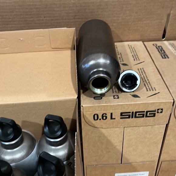 NEW Sigg Traveller .06L Smoked Pearl Water Bottle - Picture 3 of 6